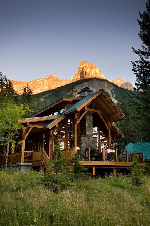 Cathedral Mountain Lodge Field Exterior foto