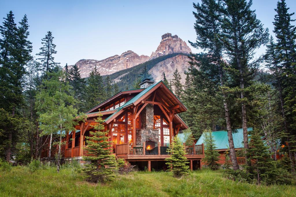 Cathedral Mountain Lodge Field Exterior foto