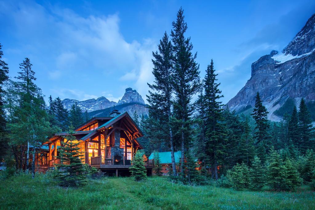 Cathedral Mountain Lodge Field Exterior foto