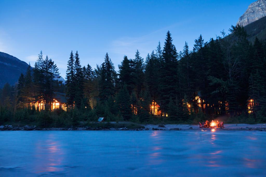 Cathedral Mountain Lodge Field Exterior foto